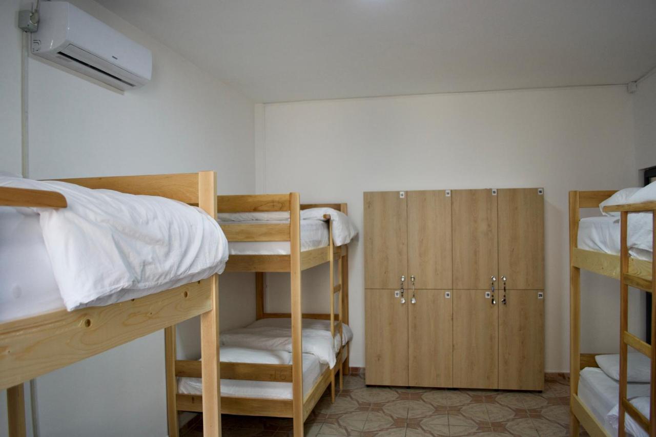 Me & You Hostel Tirana Kültér fotó