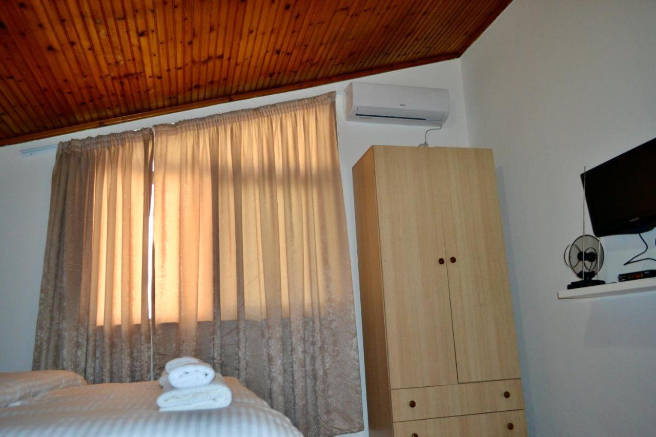 Me & You Hostel Tirana Kültér fotó