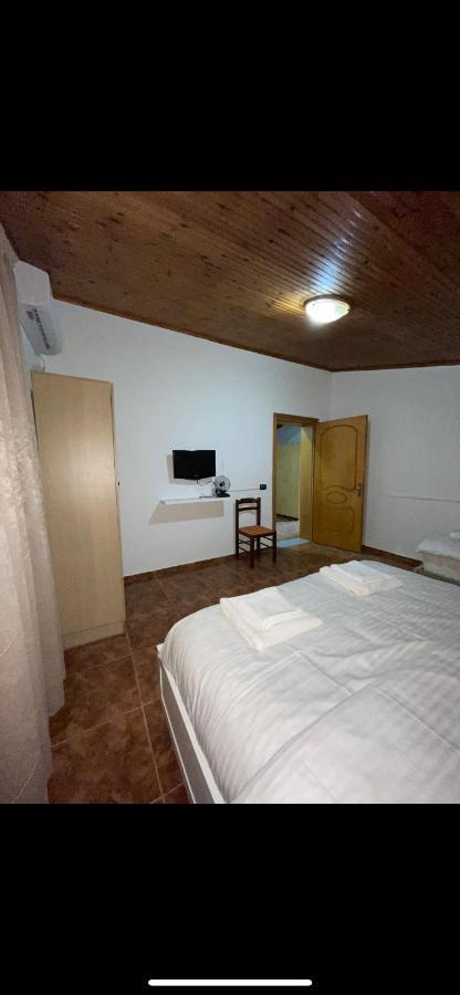 Me & You Hostel Tirana Kültér fotó