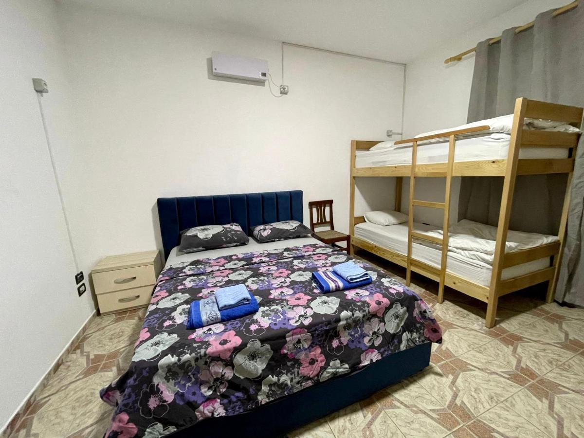 Me & You Hostel Tirana Kültér fotó