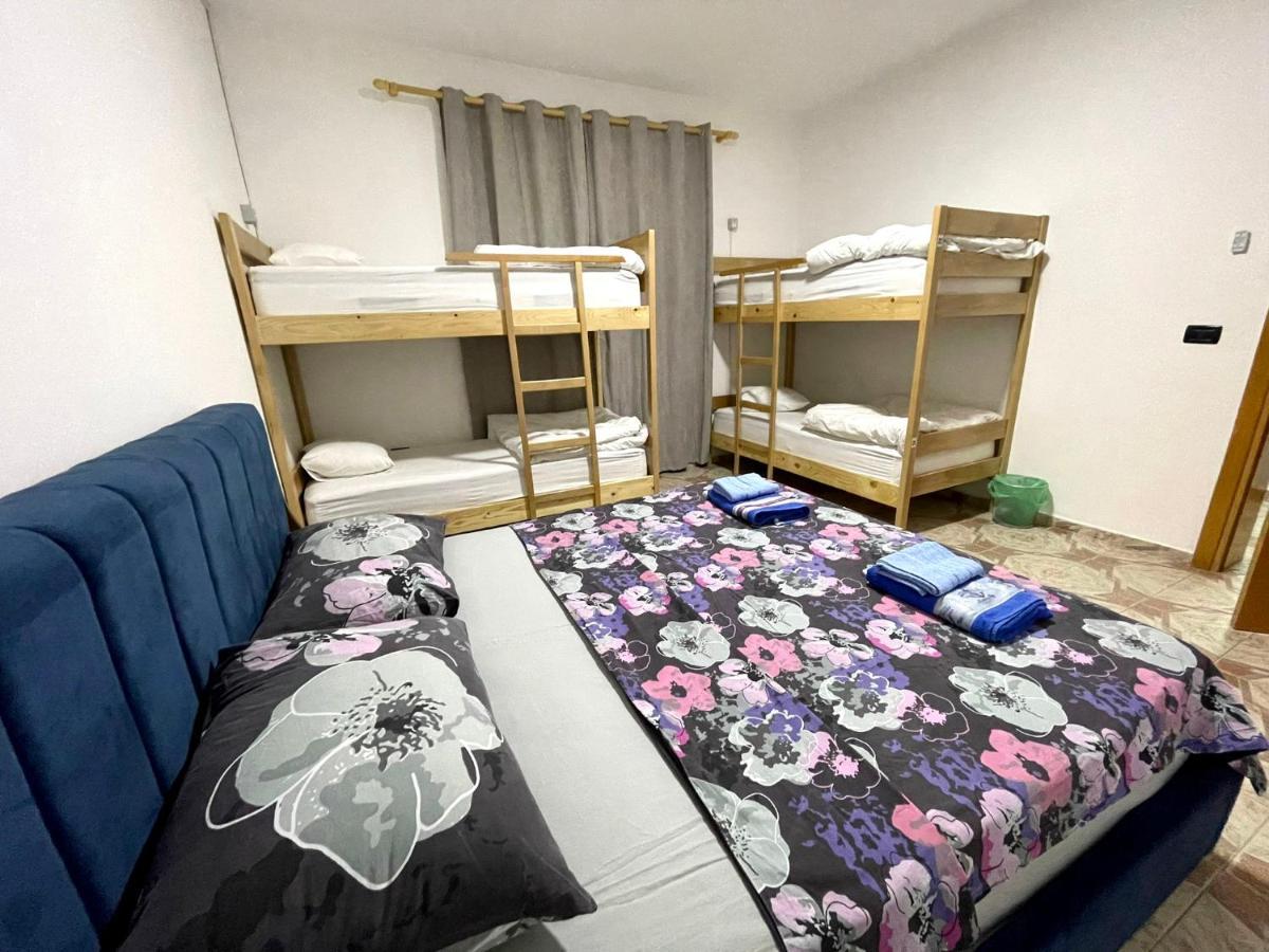 Me & You Hostel Tirana Kültér fotó