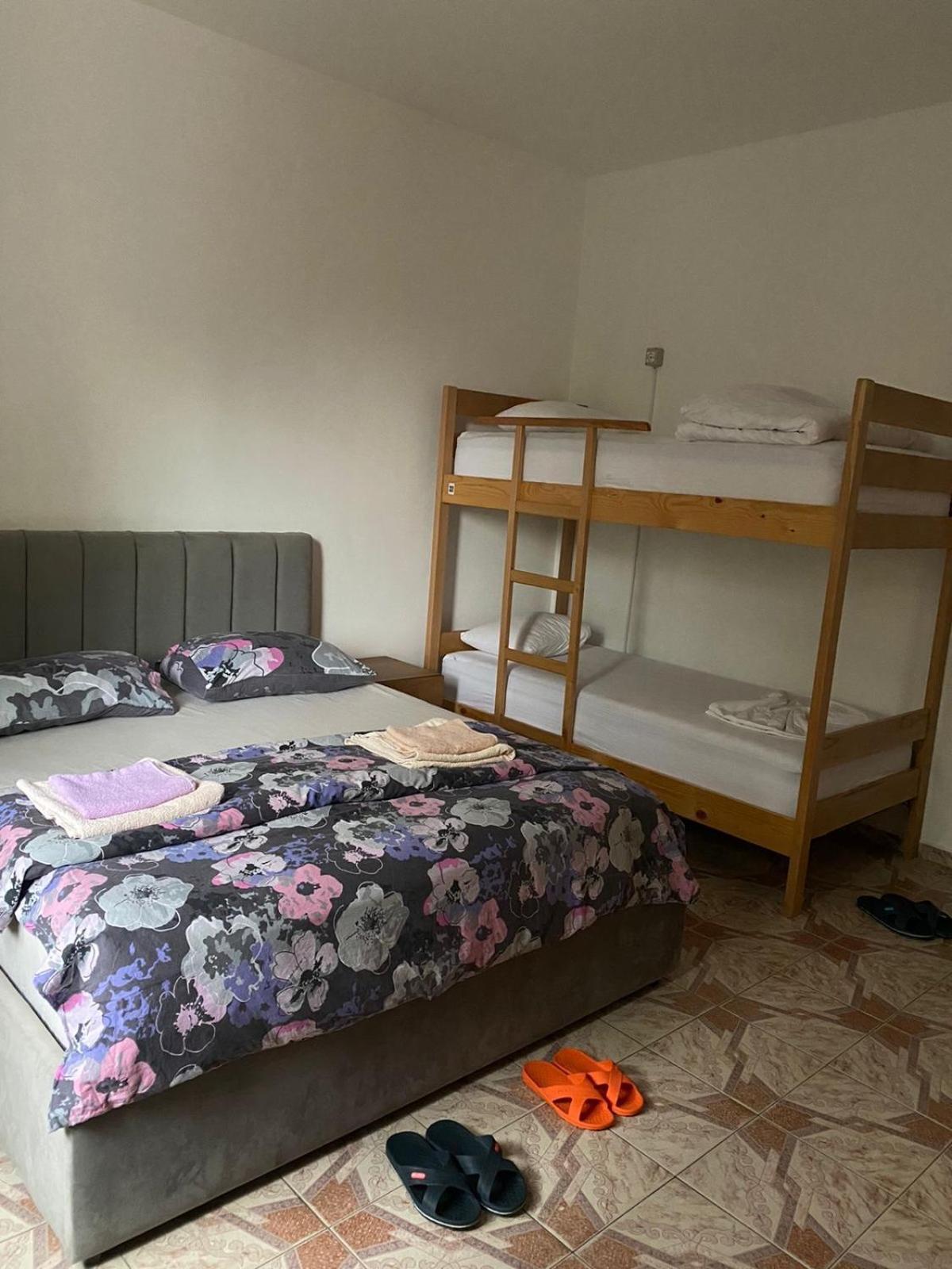 Me & You Hostel Tirana Kültér fotó
